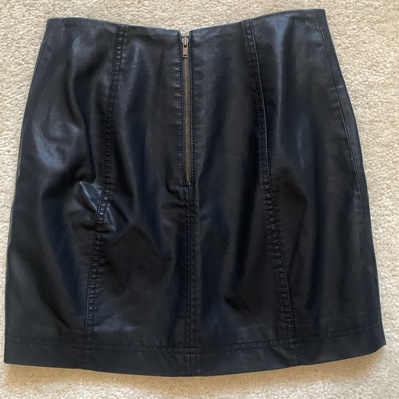 Free people vegan leather black mini skirt 2 - Picture 3 of 3